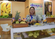 Doxo International trading supplies different types of fruits from the Philippines. Their main products including bananas, pineapples and mangos. Mrs Marichu R. Edrrlin is presenting the team at the booth.